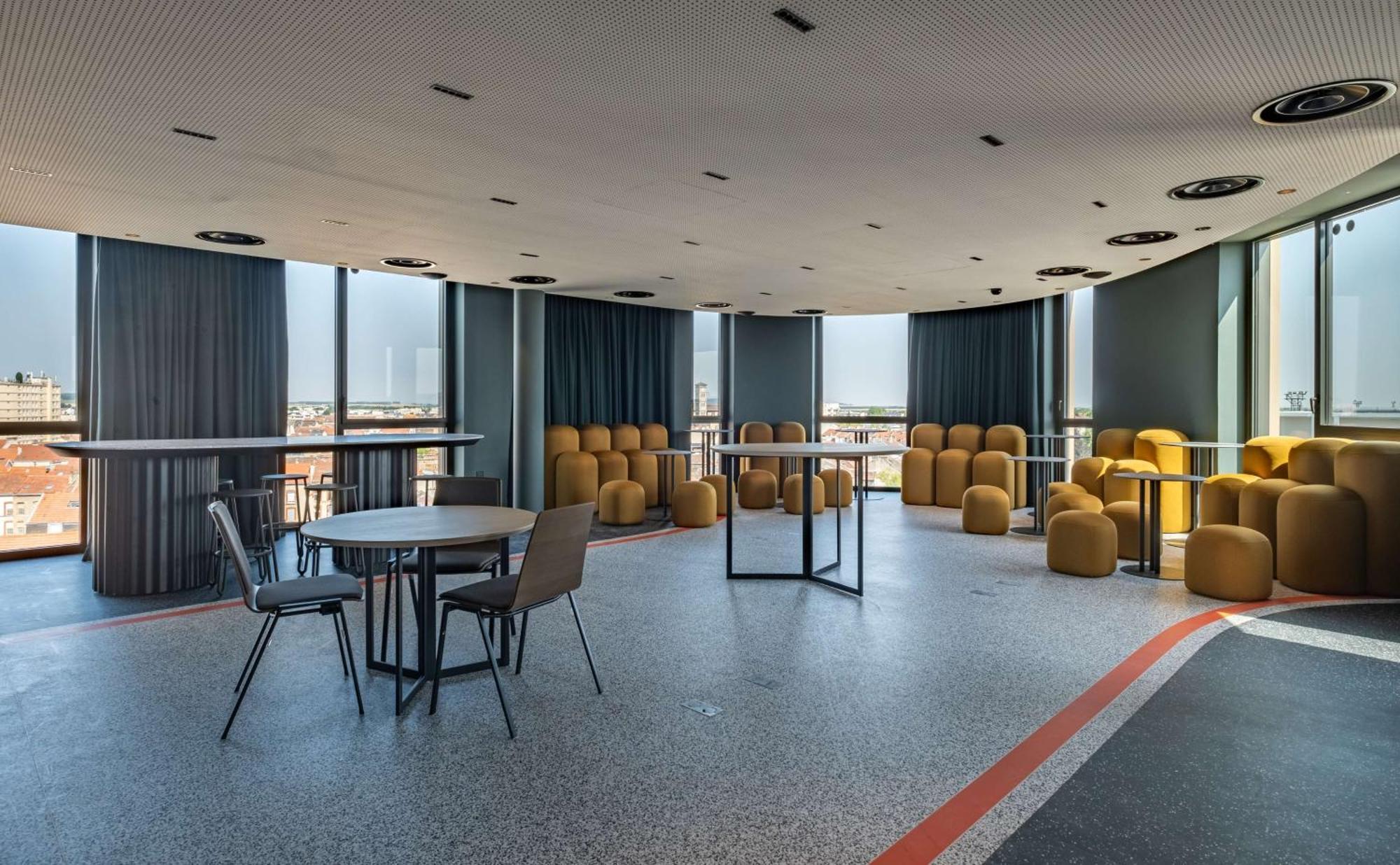 Radisson Hotel Reims Esterno foto