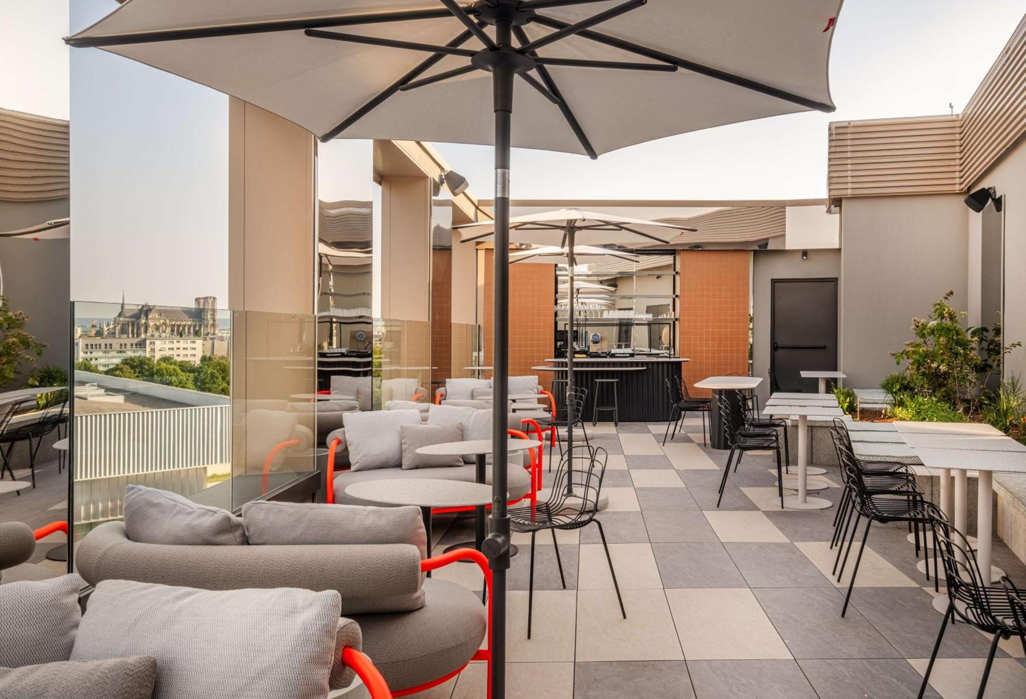 Radisson Hotel Reims Esterno foto
